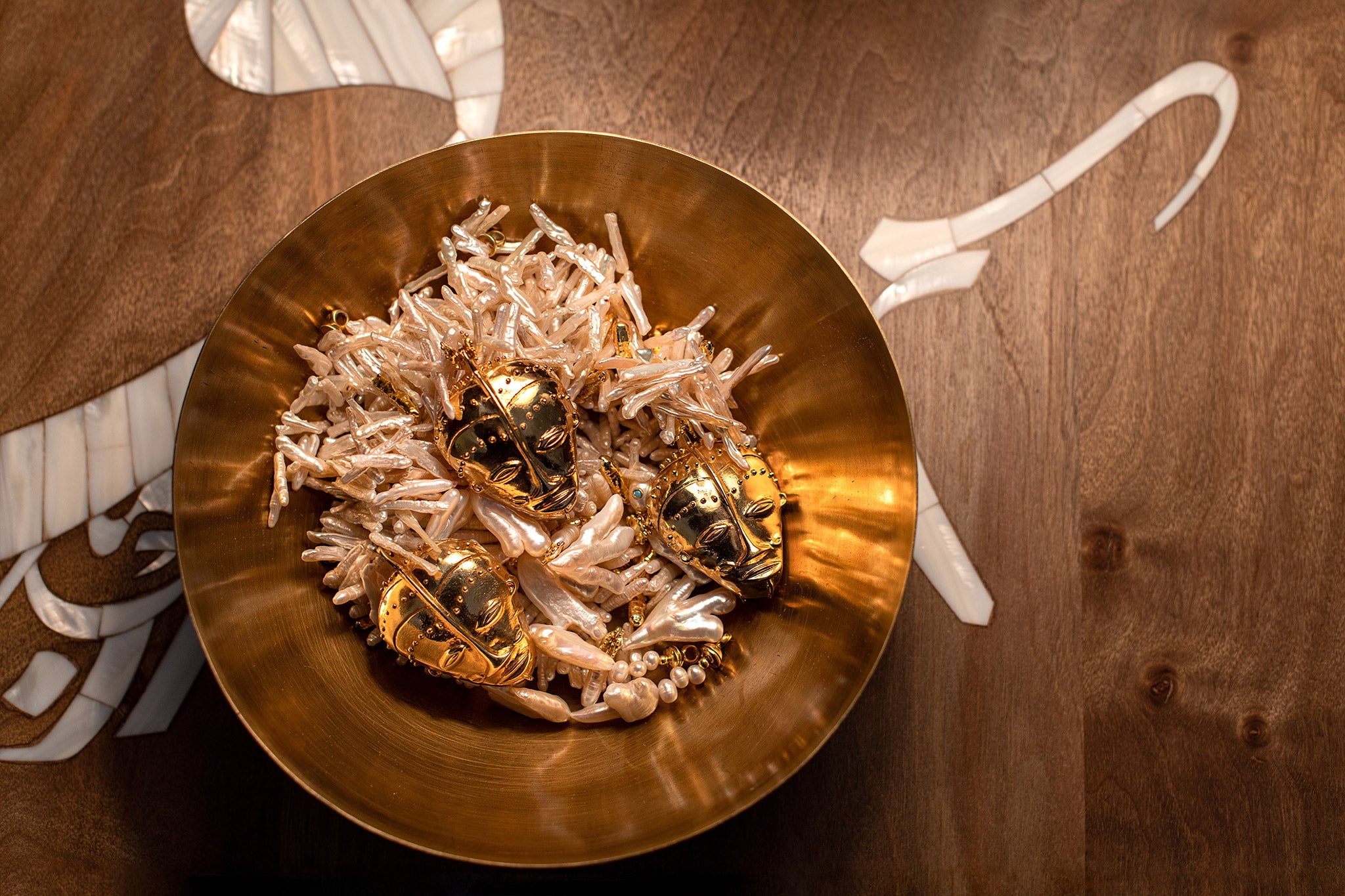 House of Sol - HoS - High-end Fine Jewelry for unapologetic women. Once you free these wild gemstones they can gain new ontological perspectives, from ornamenting décolletages to tables. Here are some use cases for your inspiration from Omar Baban Design.