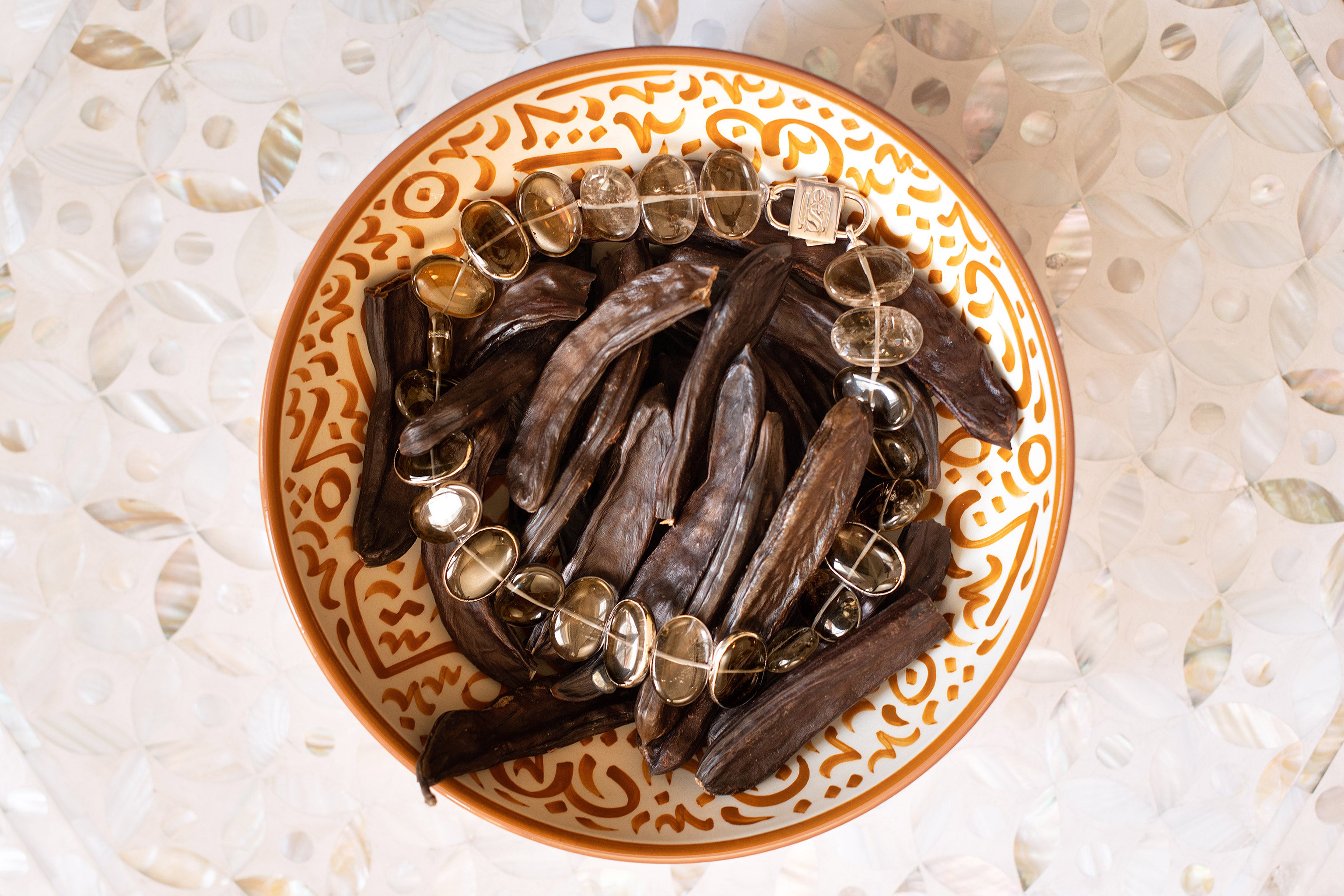 House of Sol - HoS - High-end Fine Jewelry for unapologetic women. Once you free these wild gemstones they can gain new ontological perspectives, from ornamenting décolletages to tables. Here are some use cases for your inspiration from Omar Baban Design.