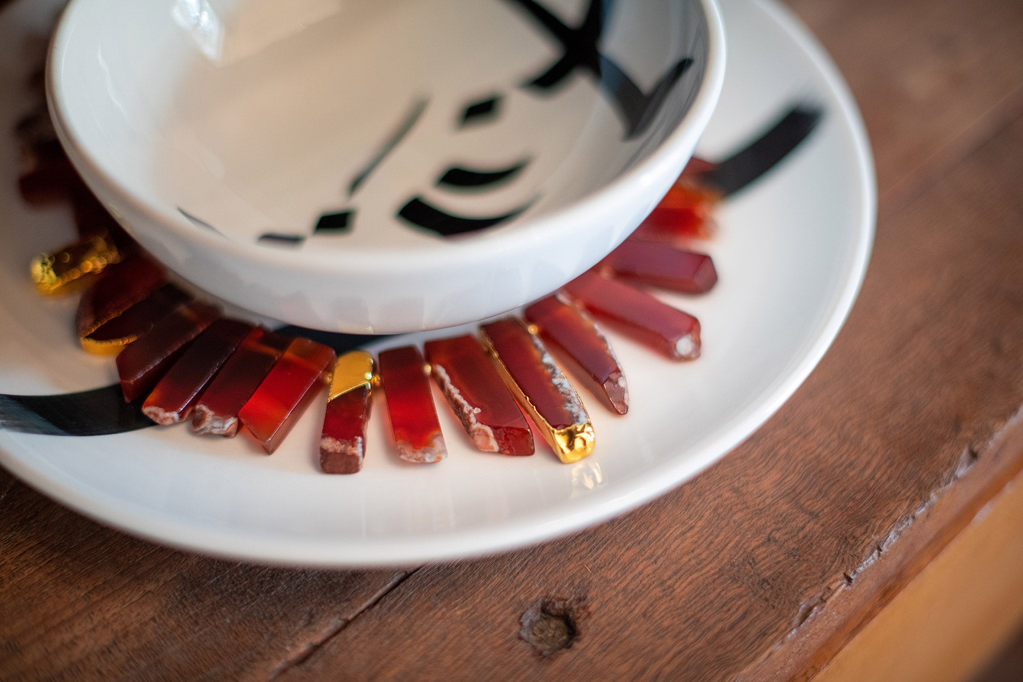 House of Sol - HoS - High-end Fine Jewelry for unapologetic women. Once you free these wild gemstones they can gain new ontological perspectives, from ornamenting décolletages to tables. Here are some use cases for your inspiration from Omar Baban Design.