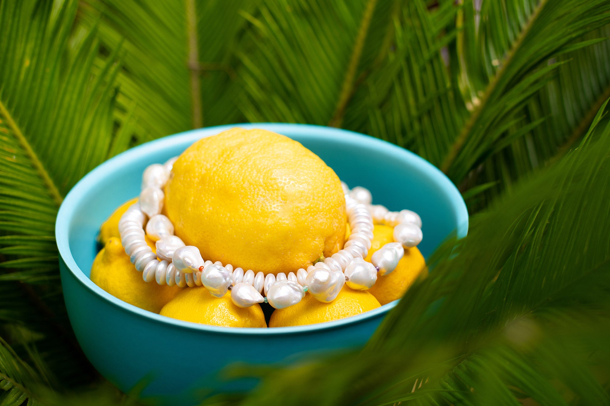 House of Sol - HoS - High-end Fine Jewelry for unapologetic women. Once you free these wild gemstones they can gain new ontological perspectives, from ornamenting décolletages to tables. Here are some use cases for your inspiration from Omar Baban Design.