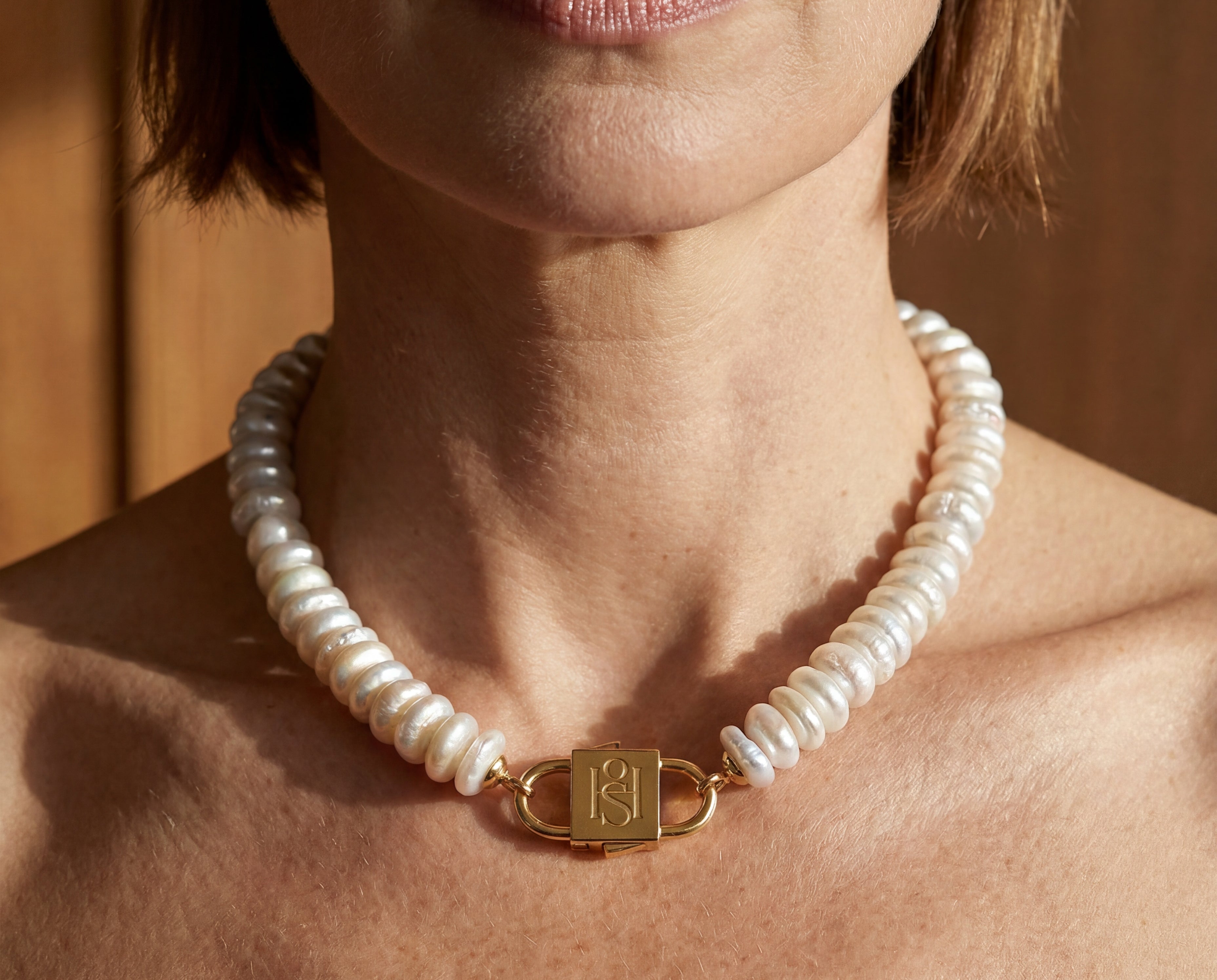  Fahrelnissa freshwater disc pearl necklace with House of Sól gold lock clasp, worn by brunette model with bob cut.